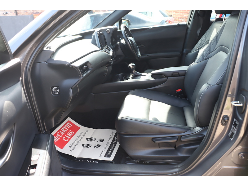 Lexus 250H 2.0 F SPORT DESIGN SUV 5DR PETROL HYBRID E-CVT AUTO HEATED SEATS SAT NAV BLUETOOTH APPLE CARPLAY REAR CAMERA PARKING AIDS 1 OWNER 48000 MILES FSH 72-74 Mitcham Road