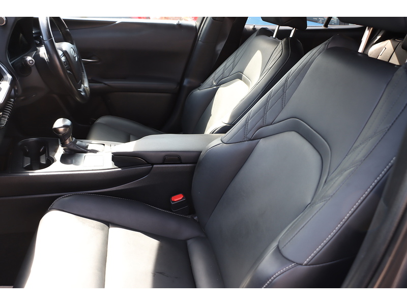Lexus 250H 2.0 F SPORT DESIGN SUV 5DR PETROL HYBRID E-CVT AUTO HEATED SEATS SAT NAV BLUETOOTH APPLE CARPLAY REAR CAMERA PARKING AIDS 1 OWNER 48000 MILES FSH 72-74 Mitcham Road