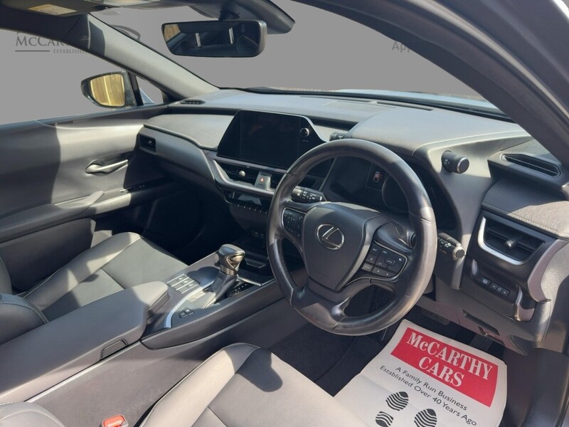 Lexus 250H 2.0 F SPORT DESIGN SUV 5DR PETROL HYBRID E-CVT AUTO HEATED SEATS SAT NAV BLUETOOTH APPLE CARPLAY REAR CAMERA PARKING AIDS 1 OWNER 48000 MILES FSH 72-74 Mitcham Road