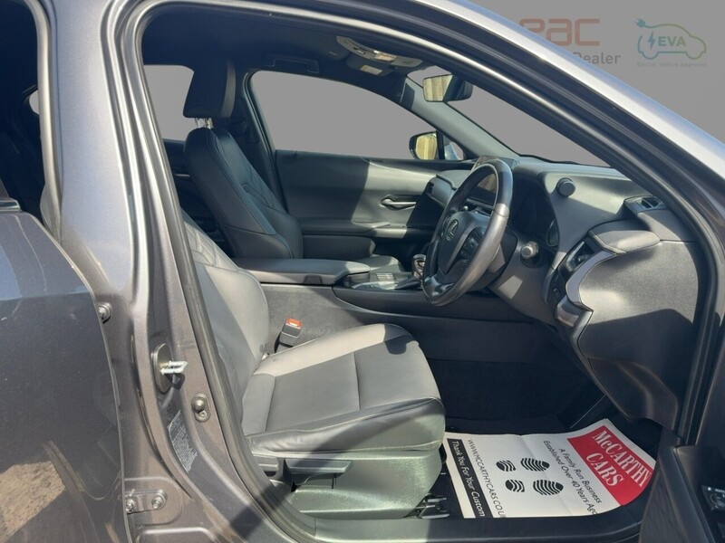 Lexus 250H 2.0 F SPORT DESIGN SUV 5DR PETROL HYBRID E-CVT AUTO HEATED SEATS SAT NAV BLUETOOTH APPLE CARPLAY REAR CAMERA PARKING AIDS 1 OWNER 48000 MILES FSH 72-74 Mitcham Road