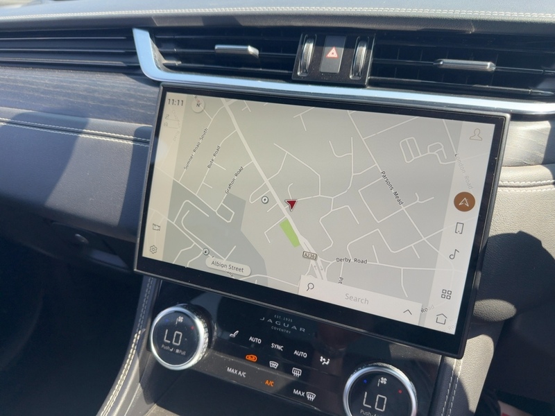 Jaguar 2.0 P400E 17.1KWH R-DYNAMIC SUV 5DR PETROL PLUG-IN HYBRID AWD AUTO PAN ROOF HEATED SEATS SATNAV APPLE CARPLAY REAR CAMERA JUST 1 OWNER 57000 MILES FSH 72-74 Mitcham Road