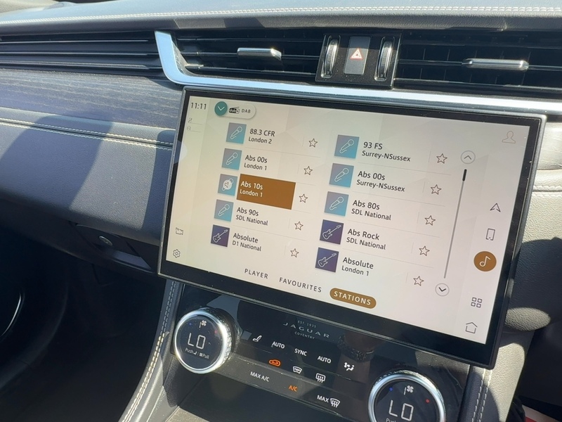 Jaguar 2.0 P400E 17.1KWH R-DYNAMIC SUV 5DR PETROL PLUG-IN HYBRID AWD AUTO PAN ROOF HEATED SEATS SATNAV APPLE CARPLAY REAR CAMERA JUST 1 OWNER 57000 MILES FSH 72-74 Mitcham Road