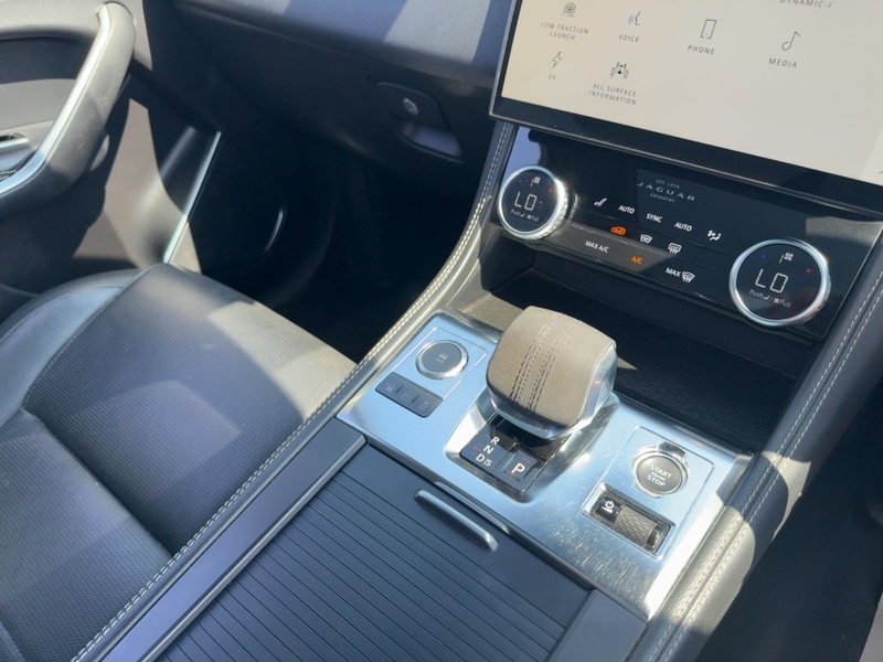 Jaguar 2.0 P400E 17.1KWH R-DYNAMIC SUV 5DR PETROL PLUG-IN HYBRID AWD AUTO PAN ROOF HEATED SEATS SATNAV APPLE CARPLAY REAR CAMERA JUST 1 OWNER 57000 MILES FSH 72-74 Mitcham Road