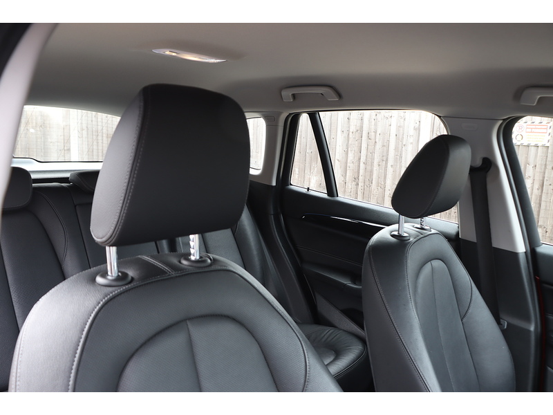 BMW 1.5 25E 10KWH XLINE SUV 5DR PETROL PLUG-IN HYBRID XDRIVE AUTO HEATED SEATS SAT NAV BLUETOOTH STEREO APPLE CARPLAY PARKING AIDS 1 OWNER 50000 MILES SH 72-74 Mitcham Road