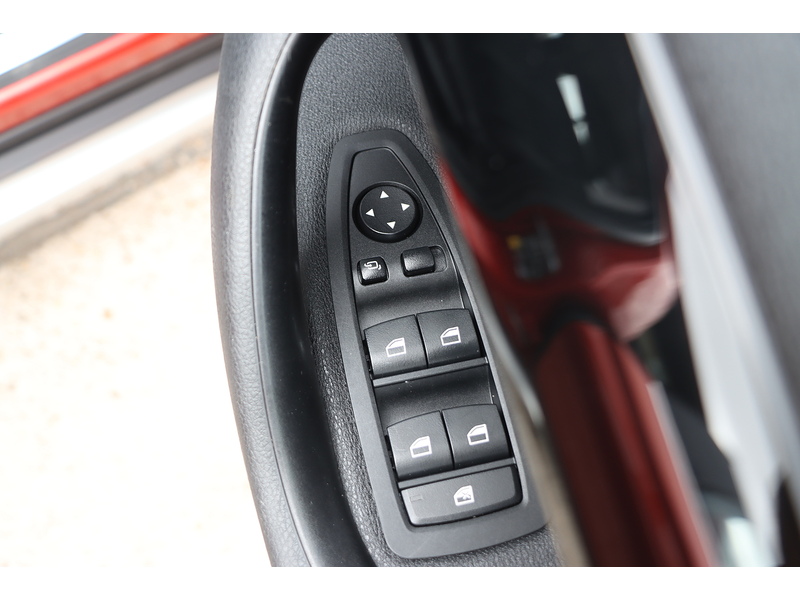 BMW 1.5 25E 10KWH XLINE SUV 5DR PETROL PLUG-IN HYBRID XDRIVE AUTO HEATED SEATS SAT NAV BLUETOOTH STEREO APPLE CARPLAY PARKING AIDS 1 OWNER 50000 MILES SH 72-74 Mitcham Road