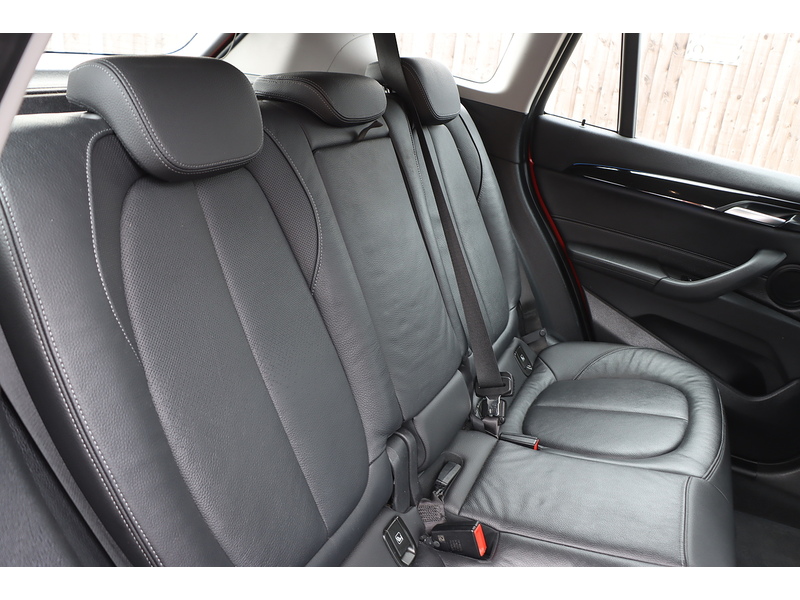 BMW 1.5 25E 10KWH XLINE SUV 5DR PETROL PLUG-IN HYBRID XDRIVE AUTO HEATED SEATS SAT NAV BLUETOOTH STEREO APPLE CARPLAY PARKING AIDS 1 OWNER 50000 MILES SH 72-74 Mitcham Road