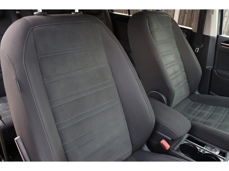 Volkswagen 1.5 TSI EVO SEL MPV 5DR PETROL DSG AUTO 7 SEATER SAT NAV BLUETOOTH DAB STEREO APPLE CARPLAY PARKING AIDS JUST 1 OWNER FROM NEW ONLY 71000 MILES FSH 72-74 Mitcham Road