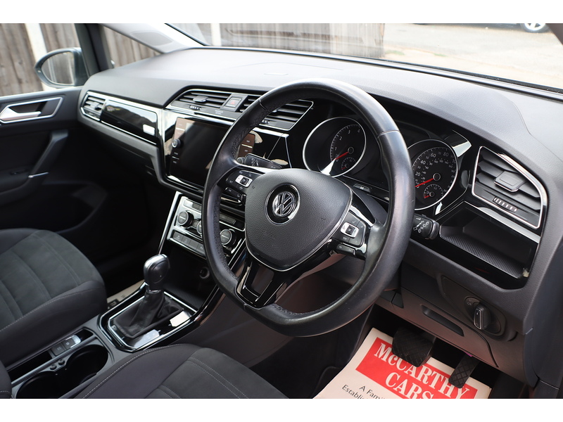 Volkswagen 1.5 TSI EVO SEL MPV 5DR PETROL DSG AUTO 7 SEATER SAT NAV BLUETOOTH DAB STEREO APPLE CARPLAY PARKING AIDS JUST 1 OWNER FROM NEW ONLY 71000 MILES FSH 72-74 Mitcham Road
