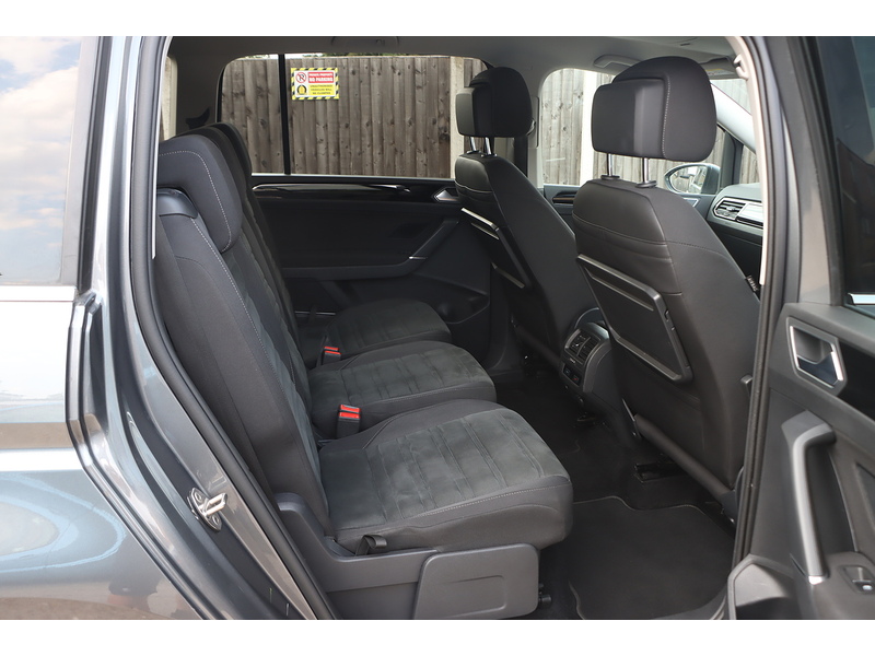 Volkswagen 1.5 TSI EVO SEL MPV 5DR PETROL DSG AUTO 7 SEATER SAT NAV BLUETOOTH DAB STEREO APPLE CARPLAY PARKING AIDS JUST 1 OWNER FROM NEW ONLY 71000 MILES FSH 72-74 Mitcham Road