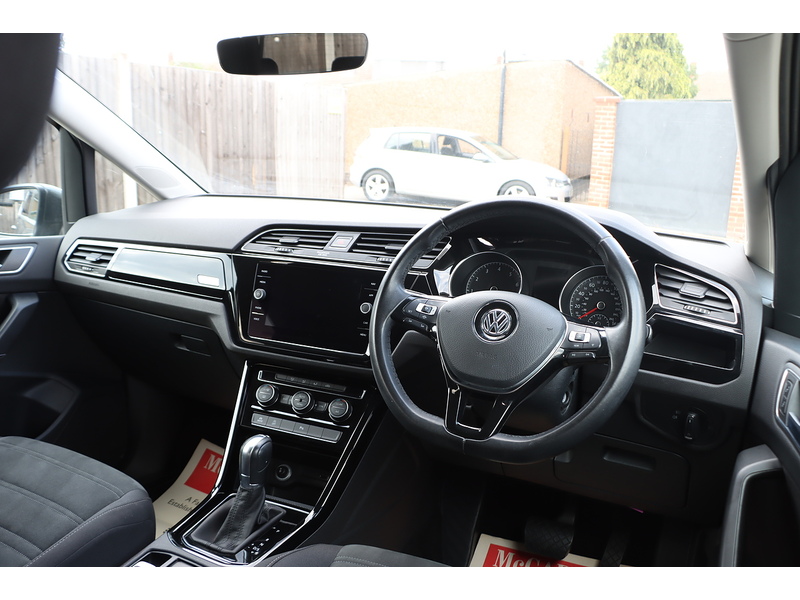 Volkswagen 1.5 TSI EVO SEL MPV 5DR PETROL DSG AUTO 7 SEATER SAT NAV BLUETOOTH DAB STEREO APPLE CARPLAY PARKING AIDS JUST 1 OWNER FROM NEW ONLY 71000 MILES FSH 72-74 Mitcham Road