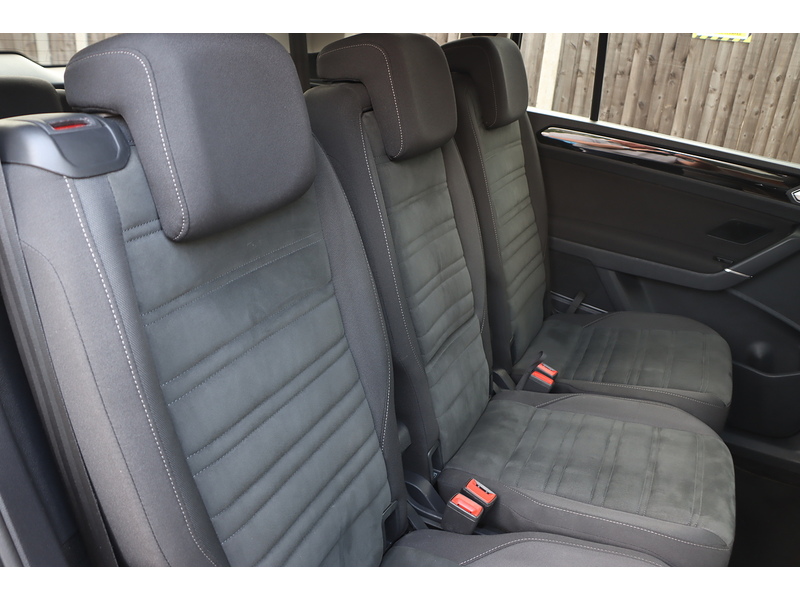 Volkswagen 1.5 TSI EVO SEL MPV 5DR PETROL DSG AUTO 7 SEATER SAT NAV BLUETOOTH DAB STEREO APPLE CARPLAY PARKING AIDS JUST 1 OWNER FROM NEW ONLY 71000 MILES FSH 72-74 Mitcham Road