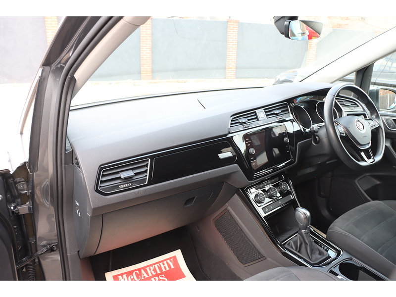Volkswagen 1.5 TSI EVO SEL MPV 5DR PETROL DSG AUTO 7 SEATER SAT NAV BLUETOOTH DAB STEREO APPLE CARPLAY PARKING AIDS JUST 1 OWNER FROM NEW ONLY 71000 MILES FSH 72-74 Mitcham Road