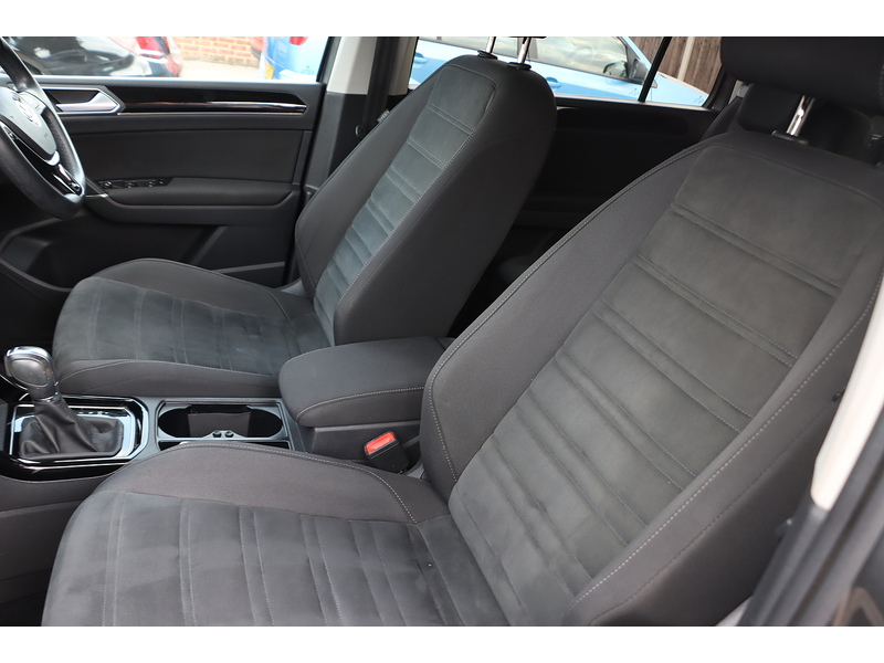 Volkswagen 1.5 TSI EVO SEL MPV 5DR PETROL DSG AUTO 7 SEATER SAT NAV BLUETOOTH DAB STEREO APPLE CARPLAY PARKING AIDS JUST 1 OWNER FROM NEW ONLY 71000 MILES FSH 72-74 Mitcham Road