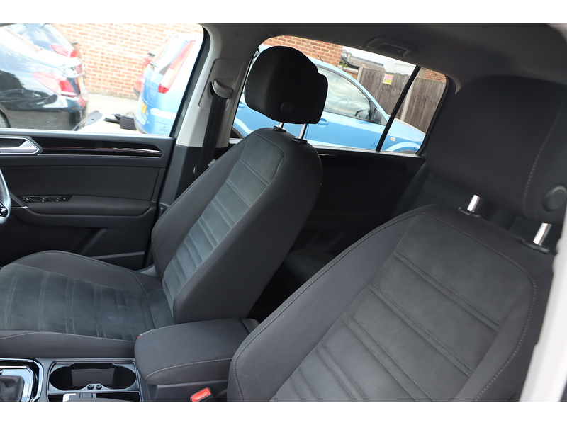 Volkswagen 1.5 TSI EVO SEL MPV 5DR PETROL DSG AUTO 7 SEATER SAT NAV BLUETOOTH DAB STEREO APPLE CARPLAY PARKING AIDS JUST 1 OWNER FROM NEW ONLY 71000 MILES FSH 72-74 Mitcham Road