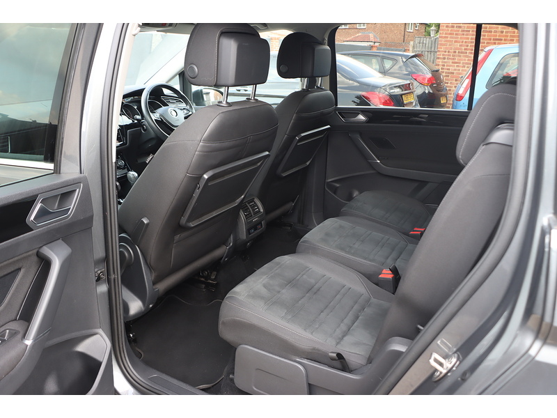 Volkswagen 1.5 TSI EVO SEL MPV 5DR PETROL DSG AUTO 7 SEATER SAT NAV BLUETOOTH DAB STEREO APPLE CARPLAY PARKING AIDS JUST 1 OWNER FROM NEW ONLY 71000 MILES FSH 72-74 Mitcham Road