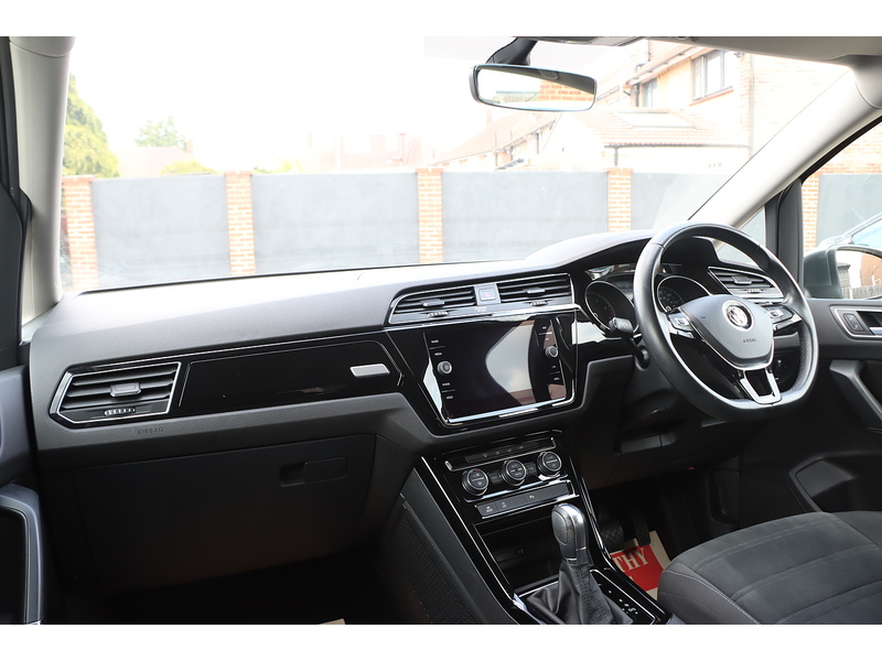 Volkswagen 1.5 TSI EVO SEL MPV 5DR PETROL DSG AUTO 7 SEATER SAT NAV BLUETOOTH DAB STEREO APPLE CARPLAY PARKING AIDS JUST 1 OWNER FROM NEW ONLY 71000 MILES FSH 72-74 Mitcham Road