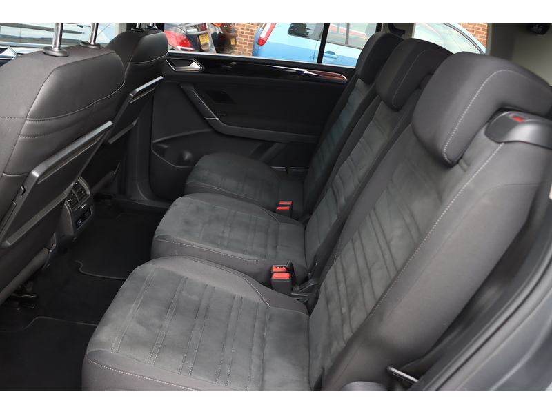 Volkswagen 1.5 TSI EVO SEL MPV 5DR PETROL DSG AUTO 7 SEATER SAT NAV BLUETOOTH DAB STEREO APPLE CARPLAY PARKING AIDS JUST 1 OWNER FROM NEW ONLY 71000 MILES FSH 72-74 Mitcham Road
