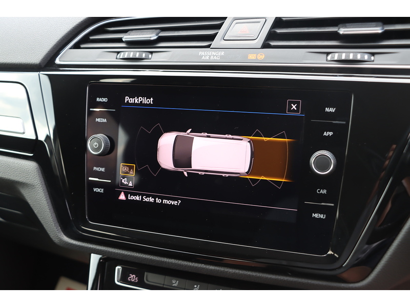 Volkswagen 1.5 TSI EVO SEL MPV 5DR PETROL DSG AUTO 7 SEATER SAT NAV BLUETOOTH DAB STEREO APPLE CARPLAY PARKING AIDS JUST 1 OWNER FROM NEW ONLY 71000 MILES FSH 72-74 Mitcham Road