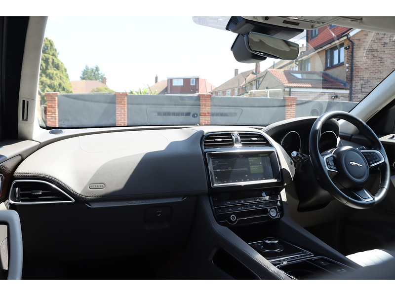 Jaguar 2.0 P250I PORTFOLIO SUV 5DR PETROL AWD AUTO PAN ROOF HEATED SEATS SATNAV BLUETOOTH APPLE CARPLAY REAR CAMERA PARKING AIDS 2 OWNERS ONLY 64000 MILES SH 72-74 Mitcham Road