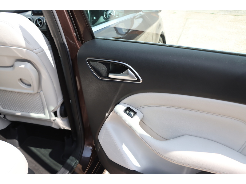 Mercedes-Benz B180 1.6 SPORT (EXECUTIVE) MPV 5DR PETROL 7G-DCT AUTO HEATED SEATS SAT NAV BLUETOOTH STEREO REAR CAMERA PARKING AIDS JUST 2 OWNERS ONLY 55000 MILES SH 72-74 Mitcham Road