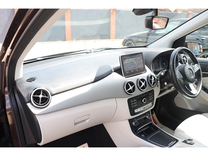 Mercedes-Benz B180 1.6 SPORT (EXECUTIVE) MPV 5DR PETROL 7G-DCT AUTO HEATED SEATS SAT NAV BLUETOOTH STEREO REAR CAMERA PARKING AIDS JUST 2 OWNERS ONLY 55000 MILES SH 72-74 Mitcham Road