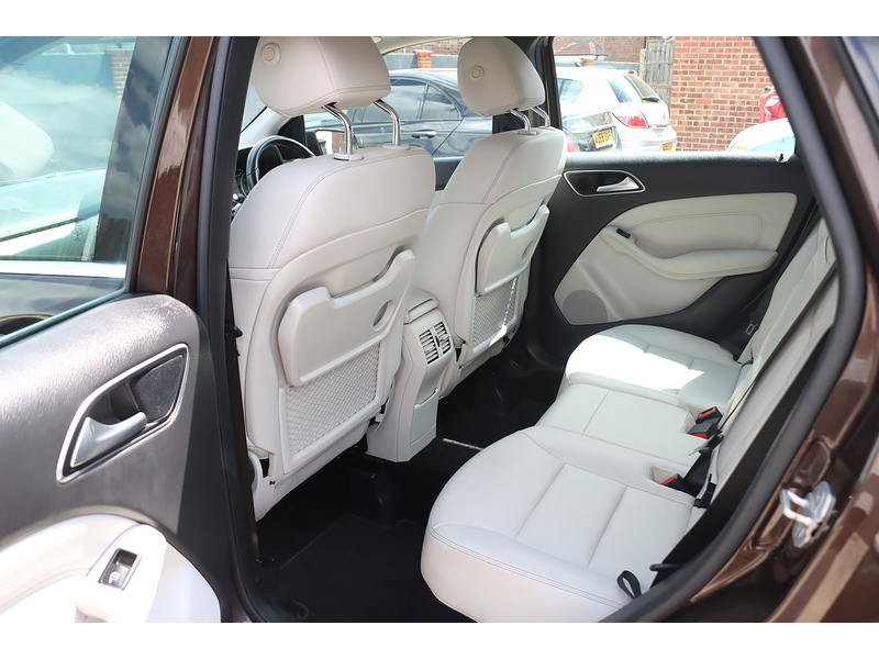 Mercedes-Benz B180 1.6 SPORT (EXECUTIVE) MPV 5DR PETROL 7G-DCT AUTO HEATED SEATS SAT NAV BLUETOOTH STEREO REAR CAMERA PARKING AIDS JUST 2 OWNERS ONLY 55000 MILES SH 72-74 Mitcham Road