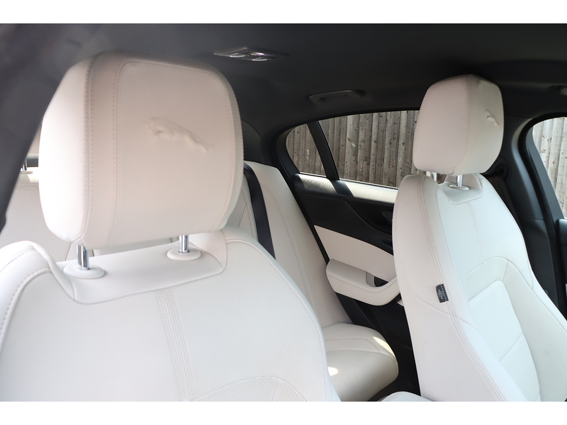 Jaguar 2.0 P250I R-DYNAMIC BLACK SALOON 4DR PETROL AUTO HEATED SEATS SATNAV BLUETOOTH DAB RADIO APPLE CARPLAY REAR CAMERA PARKING AIDS 2 OWNER 47000 MILES SH 92-96 Mitcham Road