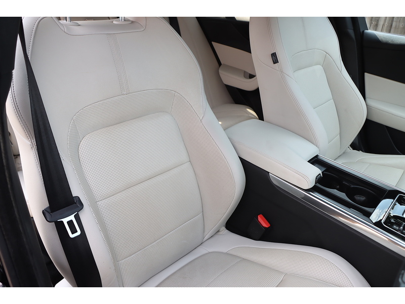 Jaguar 2.0 P250I R-DYNAMIC BLACK SALOON 4DR PETROL AUTO HEATED SEATS SATNAV BLUETOOTH DAB RADIO APPLE CARPLAY REAR CAMERA PARKING AIDS 2 OWNER 47000 MILES SH 92-96 Mitcham Road