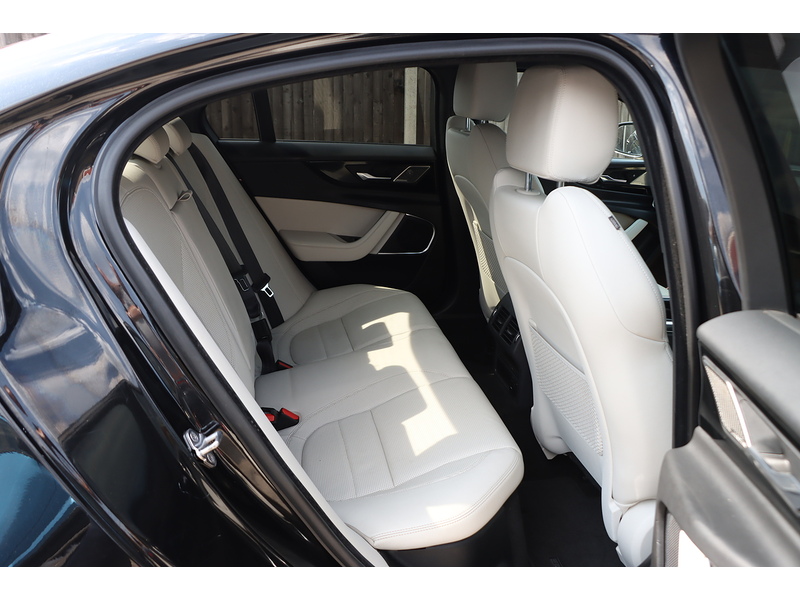 Jaguar 2.0 P250I R-DYNAMIC BLACK SALOON 4DR PETROL AUTO HEATED SEATS SATNAV BLUETOOTH DAB RADIO APPLE CARPLAY REAR CAMERA PARKING AIDS 2 OWNER 47000 MILES SH 92-96 Mitcham Road
