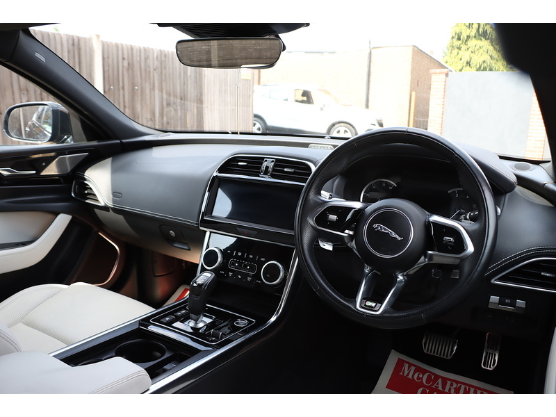 Jaguar 2.0 P250I R-DYNAMIC BLACK SALOON 4DR PETROL AUTO HEATED SEATS SATNAV BLUETOOTH DAB RADIO APPLE CARPLAY REAR CAMERA PARKING AIDS 2 OWNER 47000 MILES SH 92-96 Mitcham Road