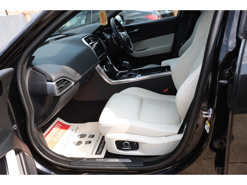 Jaguar 2.0 P250I R-DYNAMIC BLACK SALOON 4DR PETROL AUTO HEATED SEATS SATNAV BLUETOOTH DAB RADIO APPLE CARPLAY REAR CAMERA PARKING AIDS 2 OWNER 47000 MILES SH 92-96 Mitcham Road