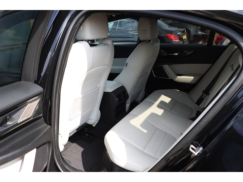 Jaguar 2.0 P250I R-DYNAMIC BLACK SALOON 4DR PETROL AUTO HEATED SEATS SATNAV BLUETOOTH DAB RADIO APPLE CARPLAY REAR CAMERA PARKING AIDS 2 OWNER 47000 MILES SH 92-96 Mitcham Road