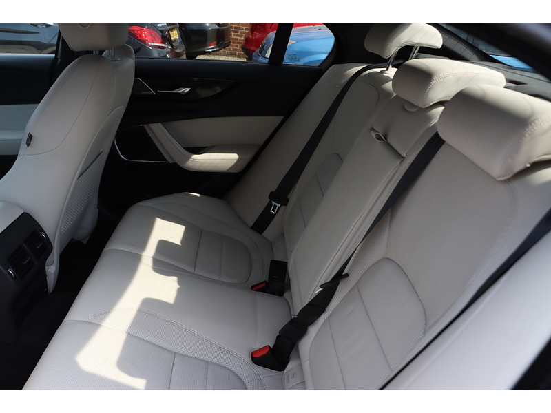 Jaguar 2.0 P250I R-DYNAMIC BLACK SALOON 4DR PETROL AUTO HEATED SEATS SATNAV BLUETOOTH DAB RADIO APPLE CARPLAY REAR CAMERA PARKING AIDS 2 OWNER 47000 MILES SH 92-96 Mitcham Road