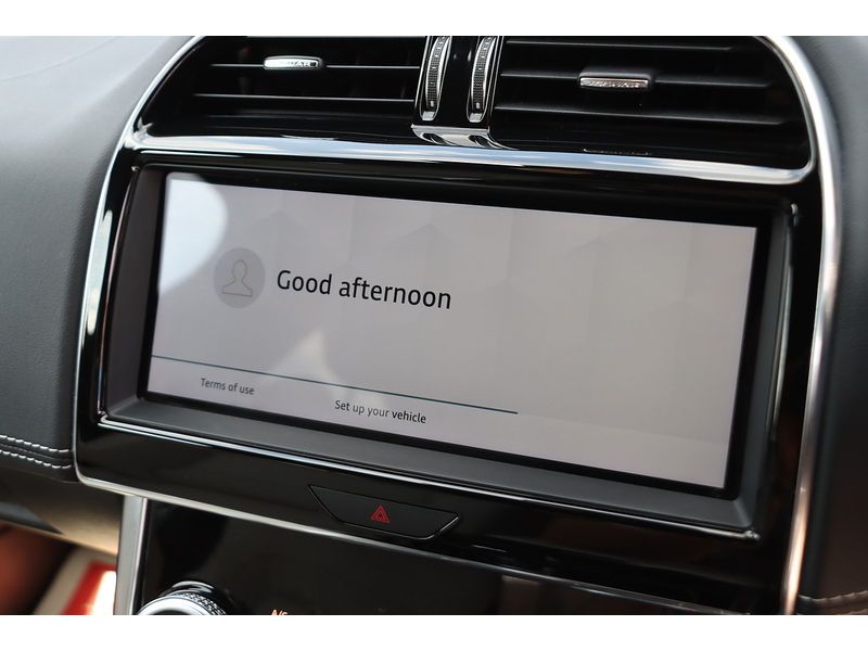 Jaguar 2.0 P250I R-DYNAMIC BLACK SALOON 4DR PETROL AUTO HEATED SEATS SATNAV BLUETOOTH DAB RADIO APPLE CARPLAY REAR CAMERA PARKING AIDS 2 OWNER 47000 MILES SH 92-96 Mitcham Road