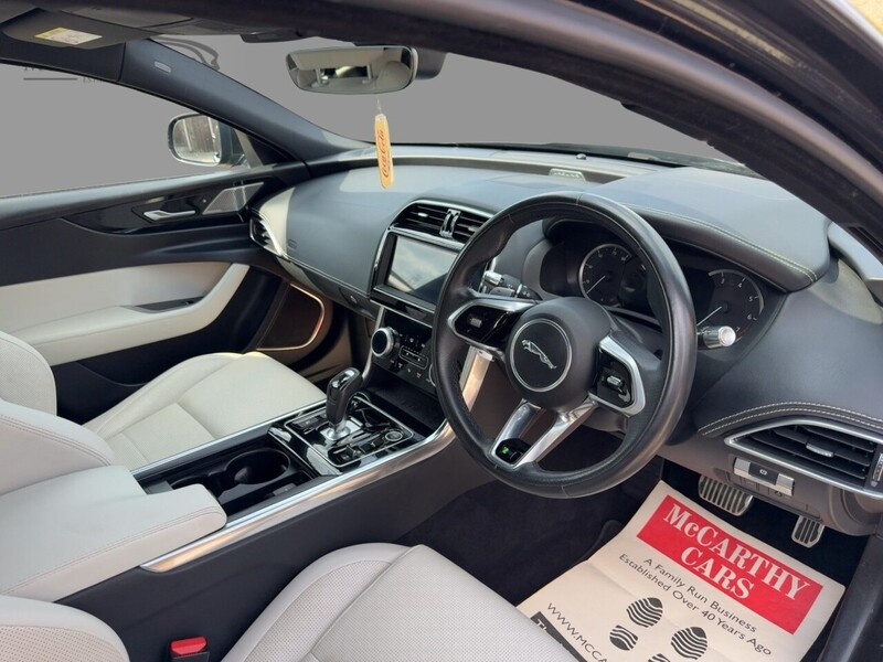 Jaguar 2.0 P250I R-DYNAMIC BLACK SALOON 4DR PETROL AUTO HEATED SEATS SATNAV BLUETOOTH DAB RADIO APPLE CARPLAY REAR CAMERA PARKING AIDS 2 OWNER 47000 MILES SH 92-96 Mitcham Road
