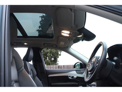 Volvo 2.0h T8 Recharge 18.8kWh Plus SUV 5dr Petrol Plug-in Hybrid Auto 4WD Euro 6 (s/s) (455 ps)