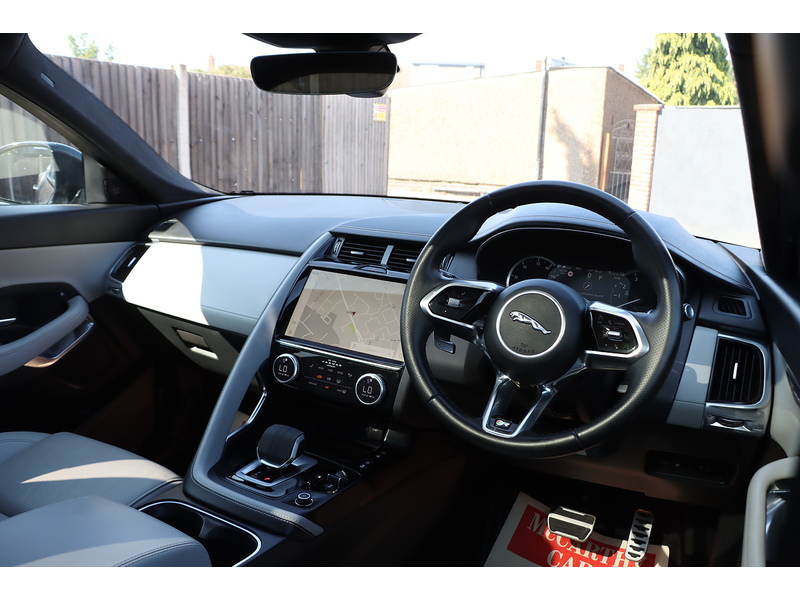 Jaguar 1.5 P300E 11.5KWH R-DYNAMIC BLACK SUV 5DR PETROL PLUG-IN HYBRID AWD AUTO PAN ROOF HEATED SEATS SAT NAV BLUETOOTH APPLE CARPLAY REAR CAMERA 1 OWNER FSH 72-74 Mitcham Road