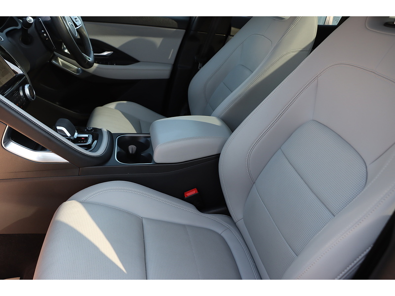 Jaguar 1.5 P300E 11.5KWH R-DYNAMIC BLACK SUV 5DR PETROL PLUG-IN HYBRID AWD AUTO PAN ROOF HEATED SEATS SAT NAV BLUETOOTH APPLE CARPLAY REAR CAMERA 1 OWNER FSH 72-74 Mitcham Road