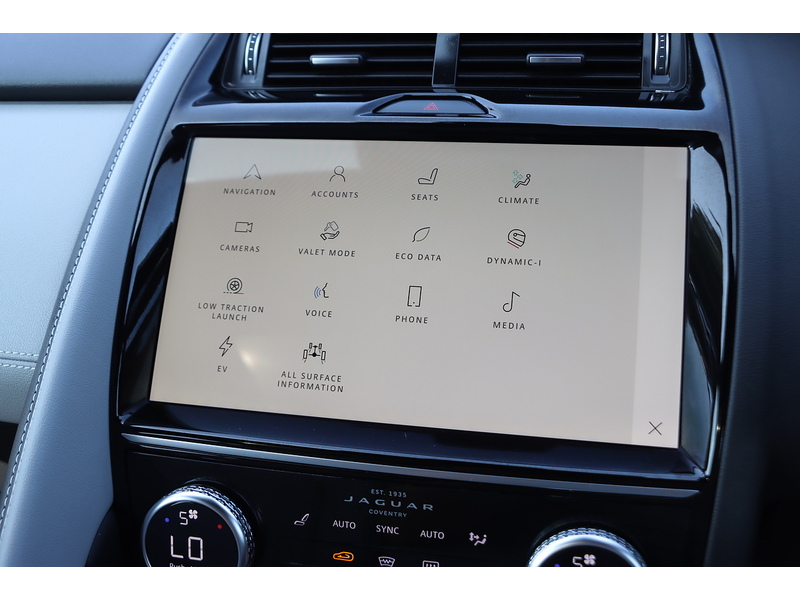Jaguar 1.5 P300E 11.5KWH R-DYNAMIC BLACK SUV 5DR PETROL PLUG-IN HYBRID AWD AUTO PAN ROOF HEATED SEATS SAT NAV BLUETOOTH APPLE CARPLAY REAR CAMERA 1 OWNER FSH 72-74 Mitcham Road