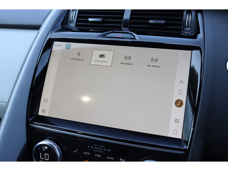 Jaguar 1.5 P300E 11.5KWH R-DYNAMIC BLACK SUV 5DR PETROL PLUG-IN HYBRID AWD AUTO PAN ROOF HEATED SEATS SAT NAV BLUETOOTH APPLE CARPLAY REAR CAMERA 1 OWNER FSH 72-74 Mitcham Road
