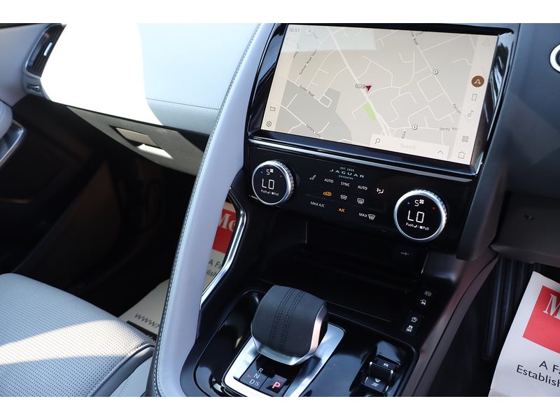 Jaguar 1.5 P300E 11.5KWH R-DYNAMIC BLACK SUV 5DR PETROL PLUG-IN HYBRID AWD AUTO PAN ROOF HEATED SEATS SAT NAV BLUETOOTH APPLE CARPLAY REAR CAMERA 1 OWNER FSH 72-74 Mitcham Road