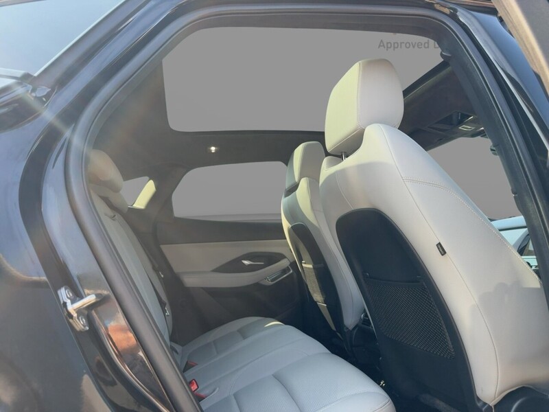 Jaguar 1.5 P300E 11.5KWH R-DYNAMIC BLACK SUV 5DR PETROL PLUG-IN HYBRID AWD AUTO PAN ROOF HEATED SEATS SAT NAV BLUETOOTH APPLE CARPLAY REAR CAMERA 1 OWNER FSH 72-74 Mitcham Road