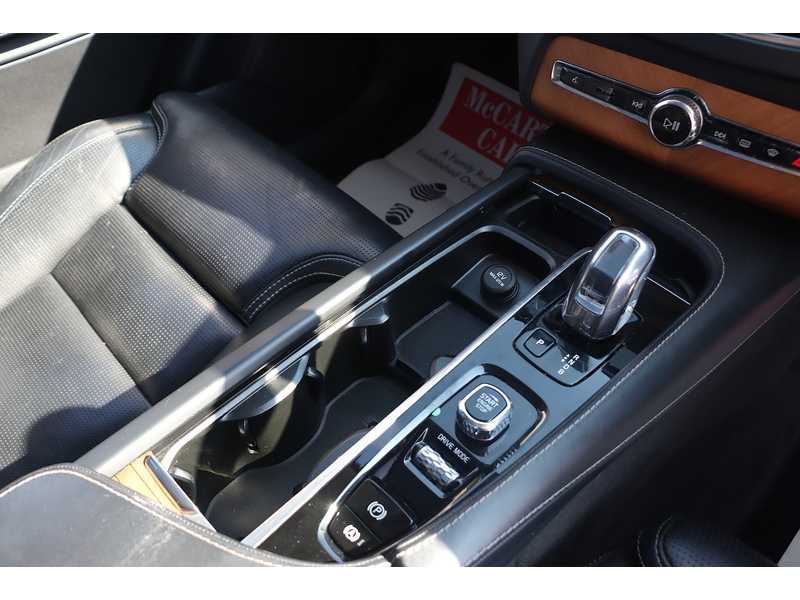 Volvo 2.0H T8 TWIN ENGINE 10.4KWH INSCRIPTION PRO SUV 5DR PETROL PLUG-IN HYBRID 4WD AUTO 7 SEATER SUNROOF HEATED SEATS SAT NAV APPLE CARPLAY REAR CAMERA FSH 72-74 Mitcham Road