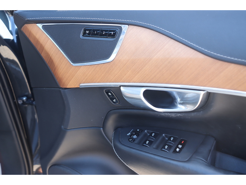 Volvo 2.0H T8 TWIN ENGINE 10.4KWH INSCRIPTION PRO SUV 5DR PETROL PLUG-IN HYBRID 4WD AUTO 7 SEATER SUNROOF HEATED SEATS SAT NAV APPLE CARPLAY REAR CAMERA FSH 72-74 Mitcham Road