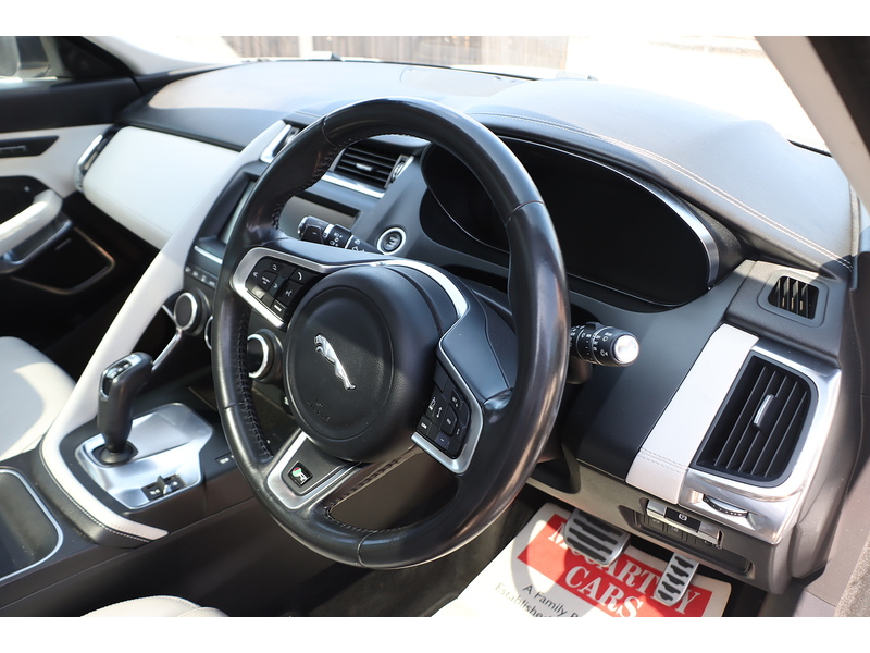 Jaguar 2.0 P250 R-DYNAMIC HSE SUV 5DR PETROL AWD AUTO PAN ROOF HEATED SEATS SAT NAV BLUETOOTH APPLE CARPLAY REAR & 360 CAMERA PARKING AIDS 76000 MILES FSH 72-74 Mitcham Road