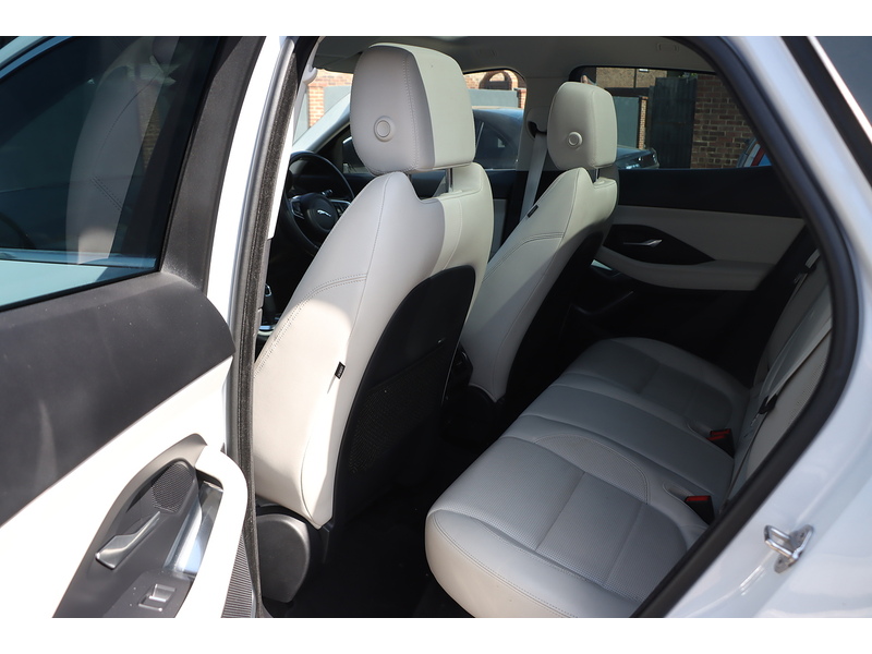 Jaguar 2.0 P250 R-DYNAMIC HSE SUV 5DR PETROL AWD AUTO PAN ROOF HEATED SEATS SAT NAV BLUETOOTH APPLE CARPLAY REAR & 360 CAMERA PARKING AIDS 76000 MILES FSH 72-74 Mitcham Road