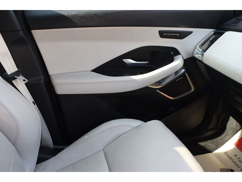 Jaguar 2.0 P250 R-DYNAMIC HSE SUV 5DR PETROL AWD AUTO PAN ROOF HEATED SEATS SAT NAV BLUETOOTH APPLE CARPLAY REAR & 360 CAMERA PARKING AIDS 76000 MILES FSH 72-74 Mitcham Road