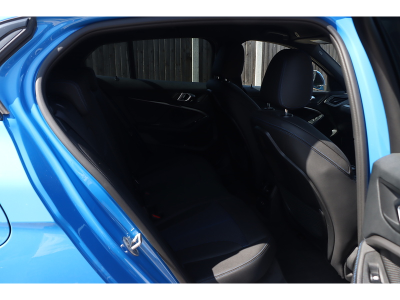 BMW 118I 1.5 M SPORT (LCP) HATCHBACK 5DR PETROL DCT AUTO HEATED SEATS SAT NAV BLUETOOTH DAB STEREO APPLE CARPLAY PARKING AIDS JUST 1 OWNER 57000 MILES FSH 72-74 Mitcham Road
