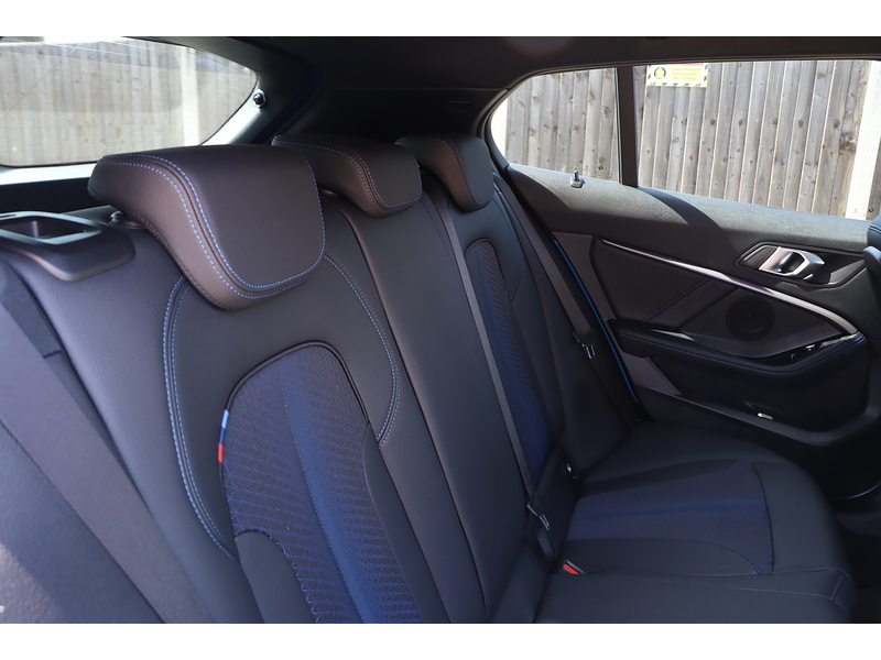 BMW 118I 1.5 M SPORT (LCP) HATCHBACK 5DR PETROL DCT AUTO HEATED SEATS SAT NAV BLUETOOTH DAB STEREO APPLE CARPLAY PARKING AIDS JUST 1 OWNER 57000 MILES FSH 72-74 Mitcham Road