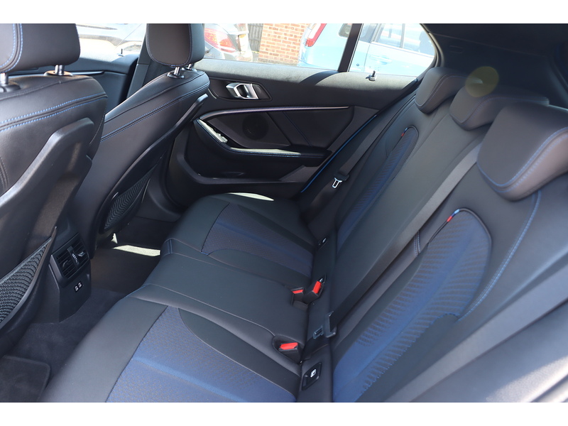 BMW 118I 1.5 M SPORT (LCP) HATCHBACK 5DR PETROL DCT AUTO HEATED SEATS SAT NAV BLUETOOTH DAB STEREO APPLE CARPLAY PARKING AIDS JUST 1 OWNER 57000 MILES FSH 72-74 Mitcham Road